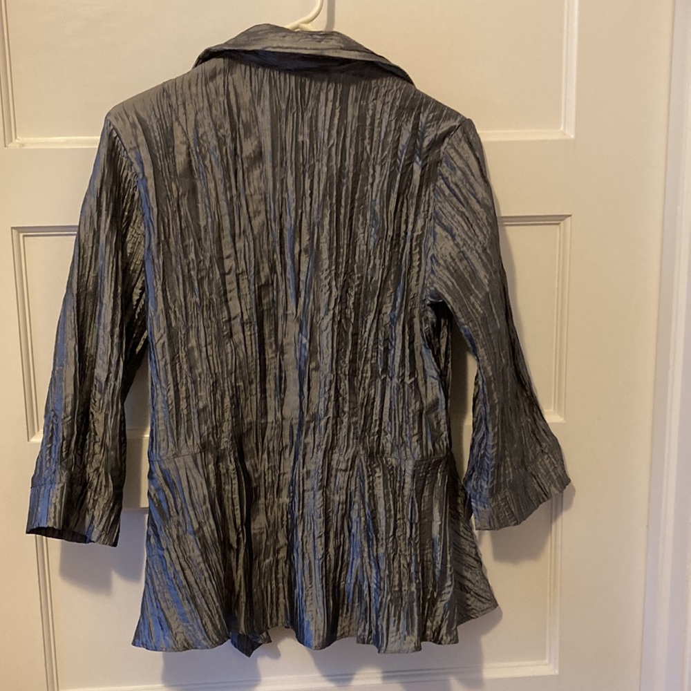Grey Crinkle Fabric Top - Picture 4 of 5